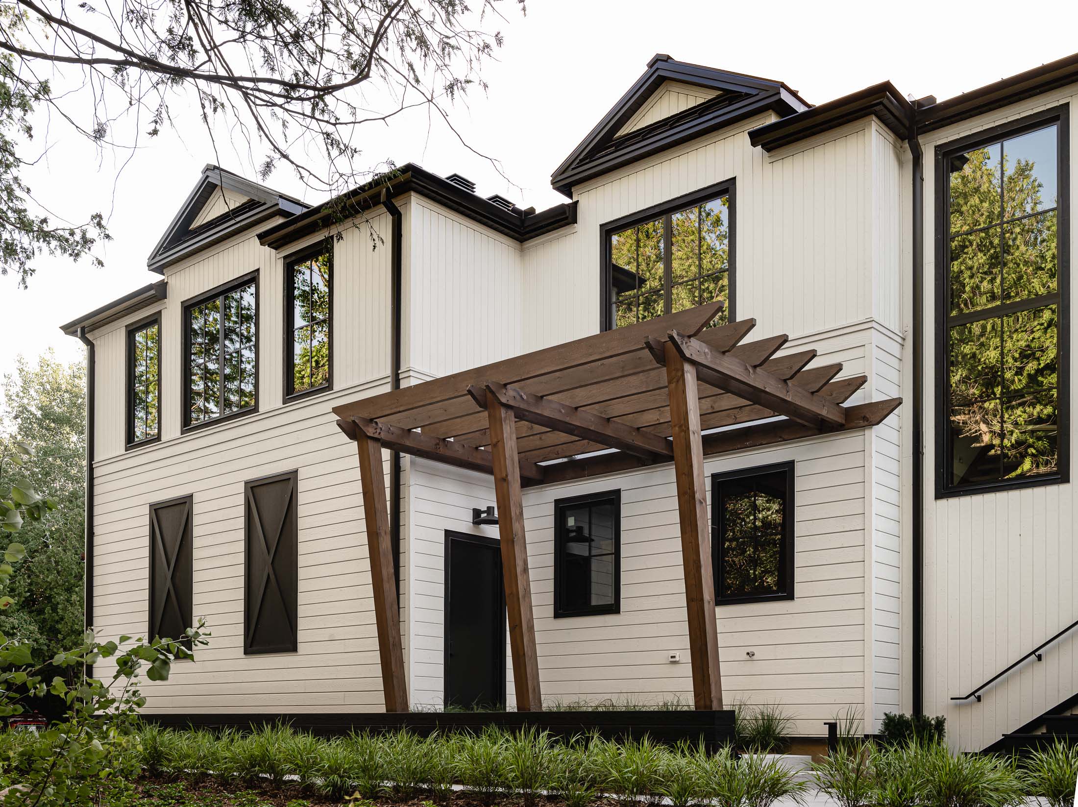 exterior detail of a modern beach house built by a Collingwood custom home builder