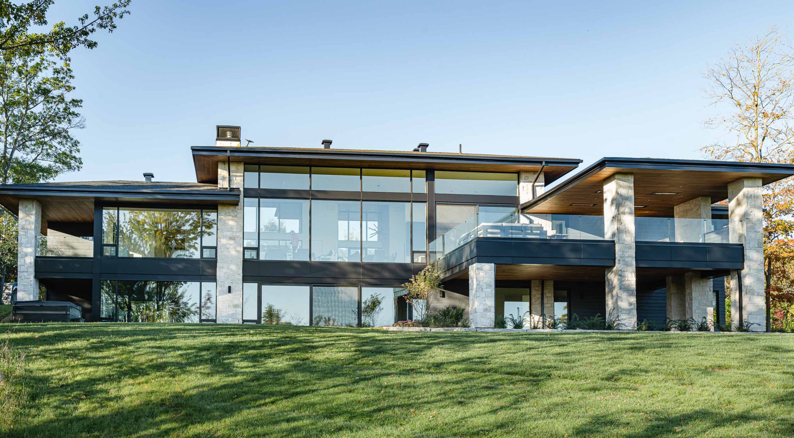 A modern country home in the Blue Mountains, built by a Collingwood custom home builder