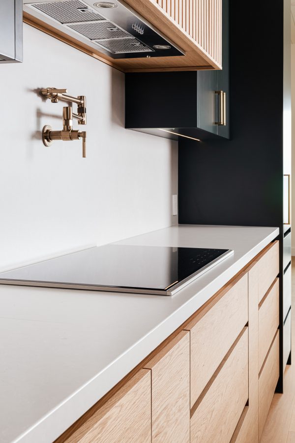 modern details in a waterfront beach house built by Collingwood custom home builder