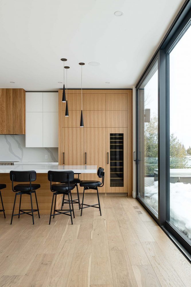 7-Modern-Waterfront kitchen detail a modern waterfront home built by blake farrow project