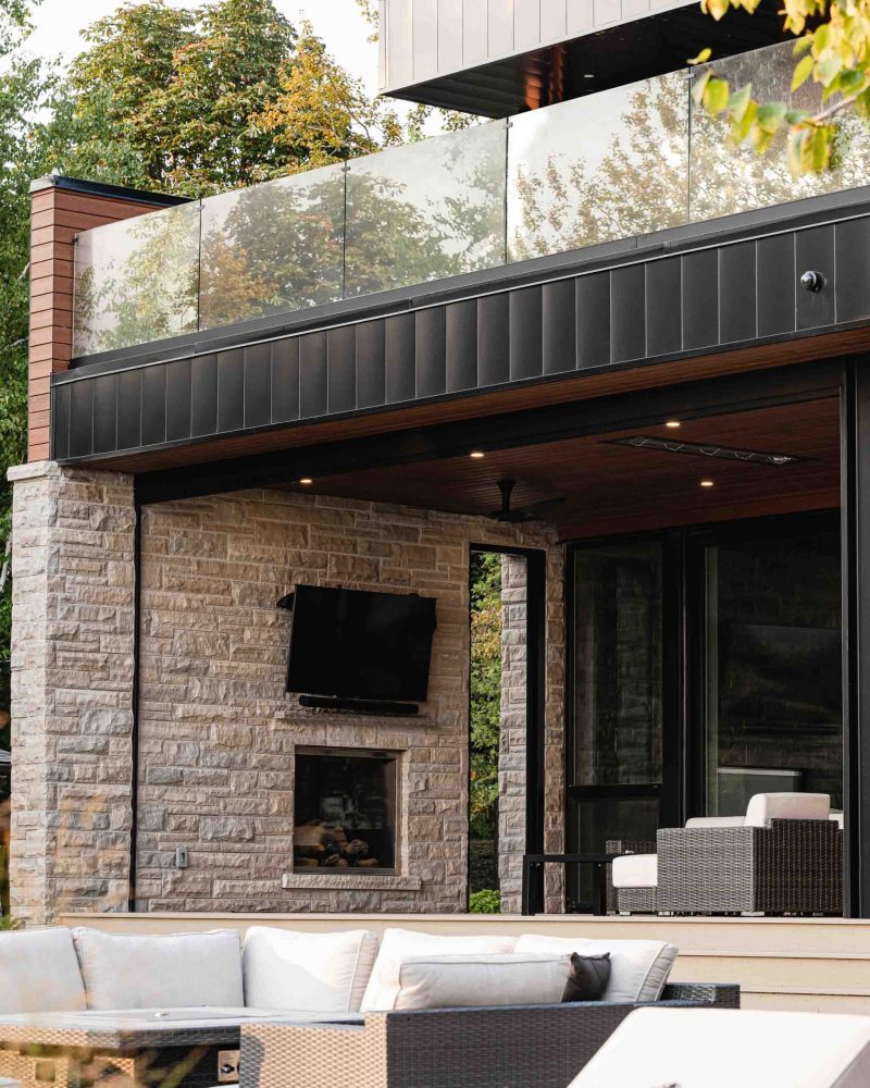 9-248-Bayside Exterior detail of the dining and lounge area of a modern waterfront home built by Blake Farrow Project